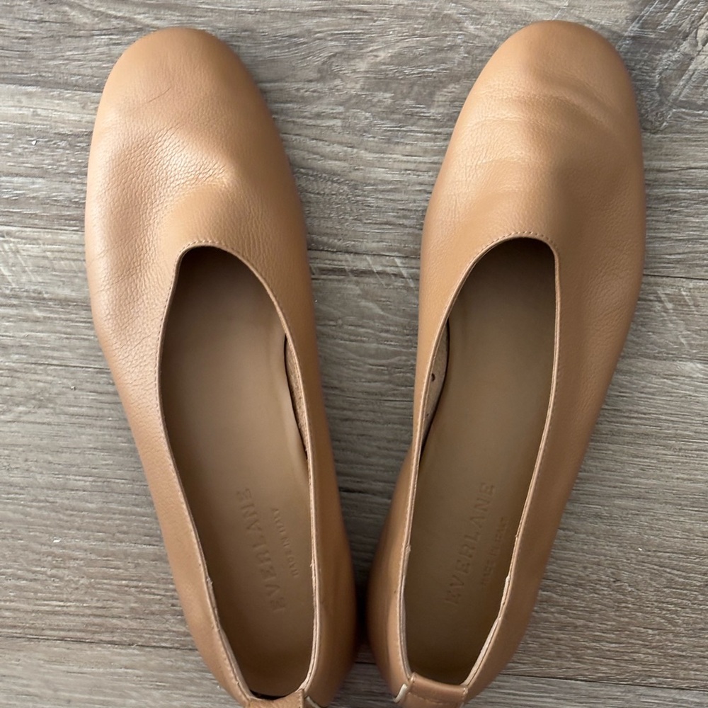 Everlane womens Tan Leather Flats